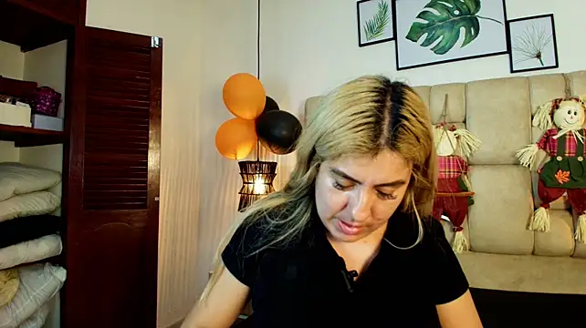 AdharaSmithh's Live XXX Chat