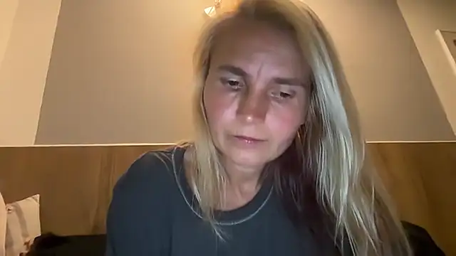 s-te-fan-i's Live XXX Chat