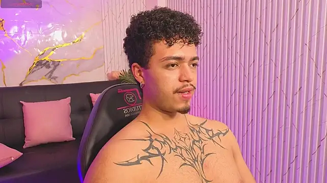 צ'אט XXX בשיד ור חי של Dominic_tay