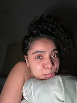 Chat +18 de Curlyierr ao vivo