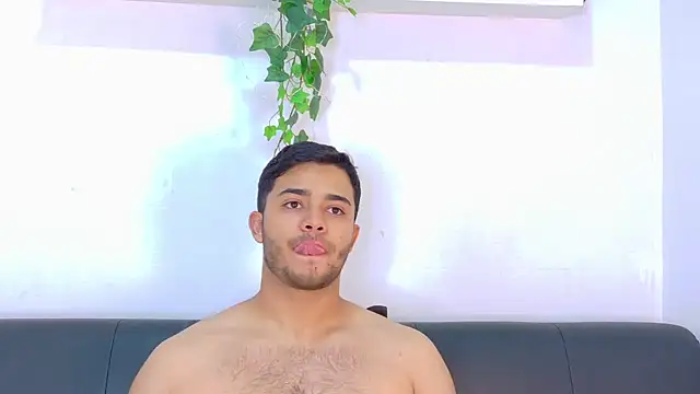 Chat XXX en directo de TylerWest_