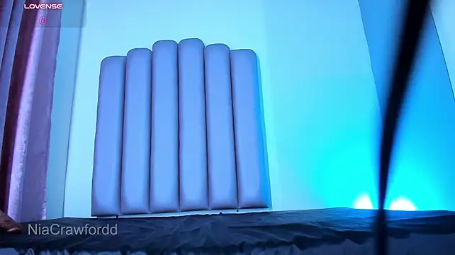 NiaCrawfordd webcam show