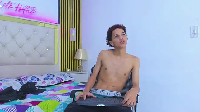 JustinSecret élő XXX-chatje