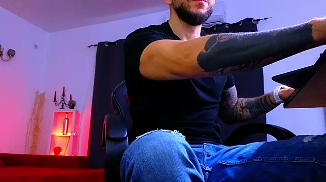 Czat XXX na żywo – MightyAaron66