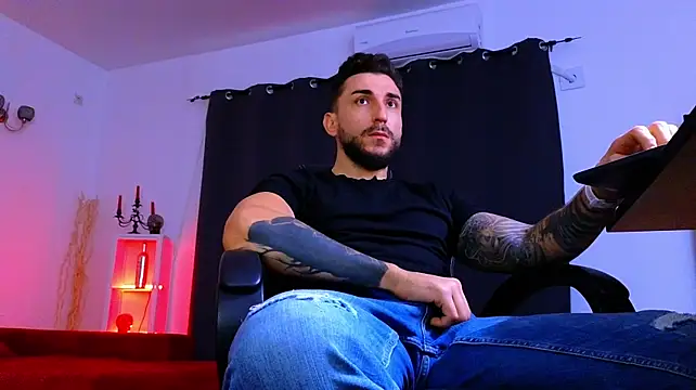 MightyAaron66 Adlı Modelin Canlı XXX Sohbeti