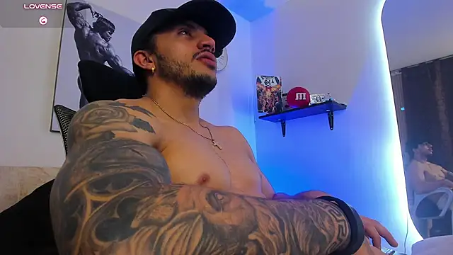 LiamReigns_: онлайн-секс-чат