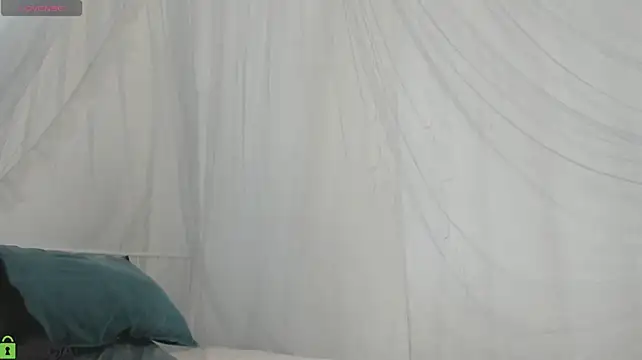 Chat +18 de Nicole_Charm ao vivo