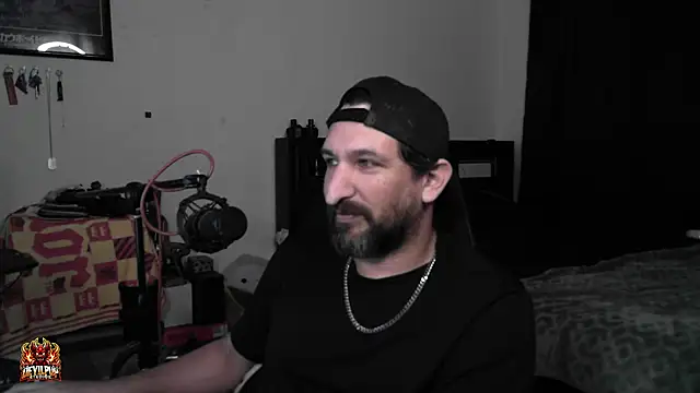 DevilPup75_ élő XXX-chatje