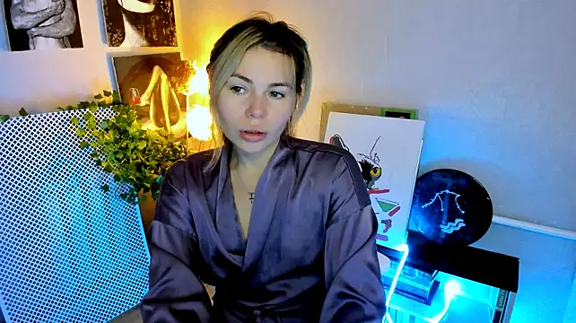LoraBoyarのライブXXXチャット