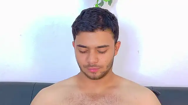 XXX chat uživo modela TylerWest_