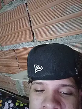 nilon05 Live XXX Chat