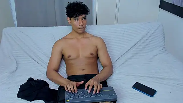צ'אט XXX בשידור חי של Logan_jake