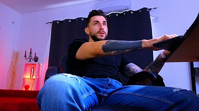 MightyAaron66 live XXX chat