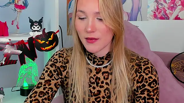 ElaraVoltage's Live XXX Chat