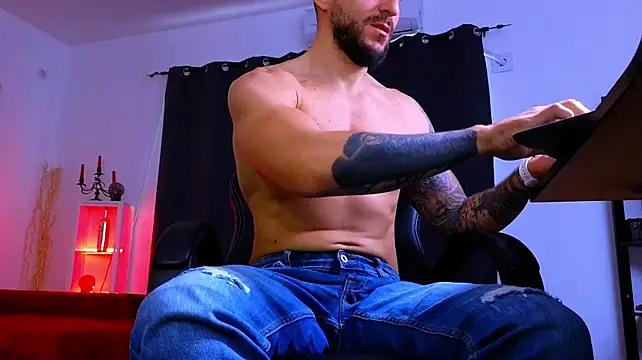 MightyAaron66 Live XXX-Chat