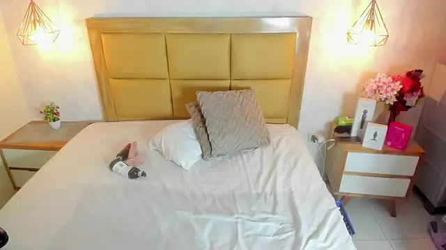 XXX chat uživo modela KEIMIRICCI
