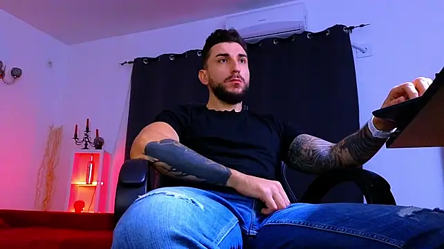 MightyAaron66 Adlı Modelin Canlı XXX Sohbeti