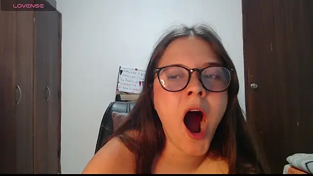 MadieeLorez Adlı Modelin Canlı XXX Sohbeti