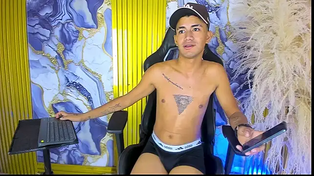 NIO_KLOUDS_'s Live XXX Chat