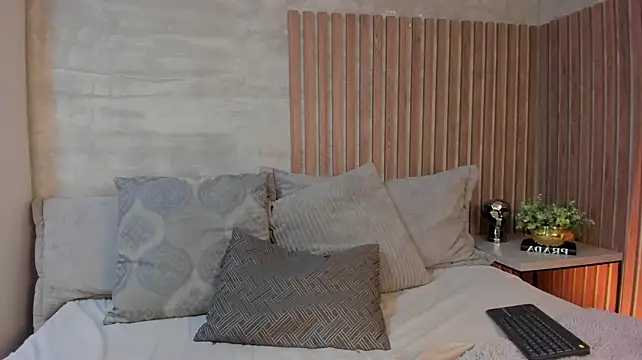 IsisJames_ Adlı Modelin Canlı XXX Sohbeti