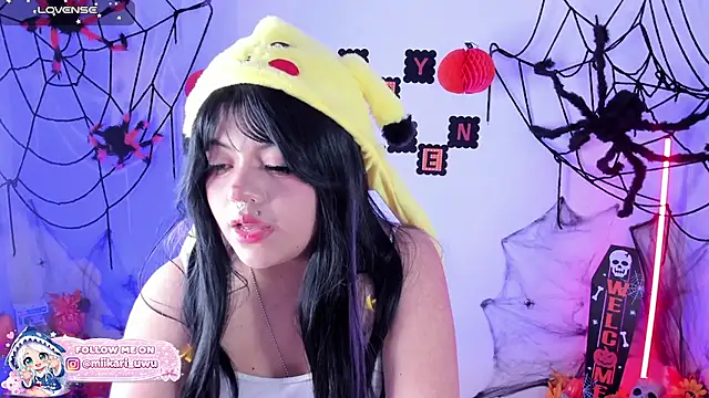 Ahri_Elderwood Chat XXX in diretta