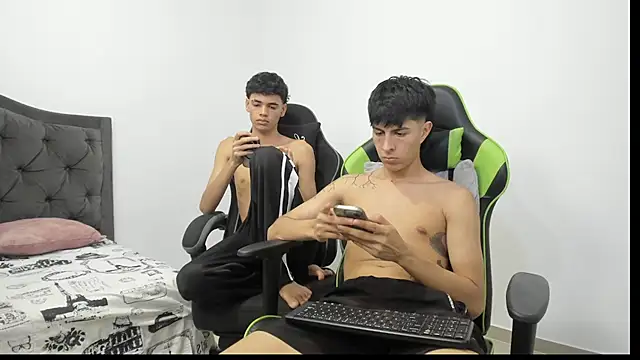 Estiv18_'s Live XXX Chat