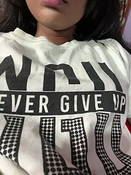 Sandhya_77's Live XXX Chat