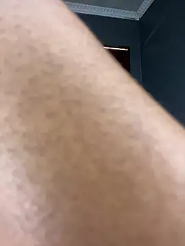Kinkyy_'s Live XXX Chat