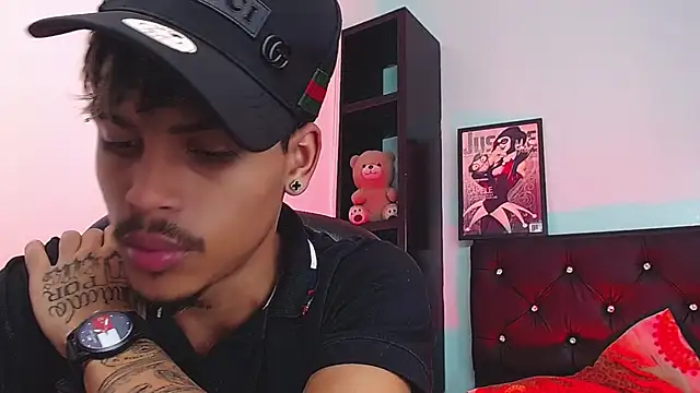 Angel_foxc13 élő XXX-chatje