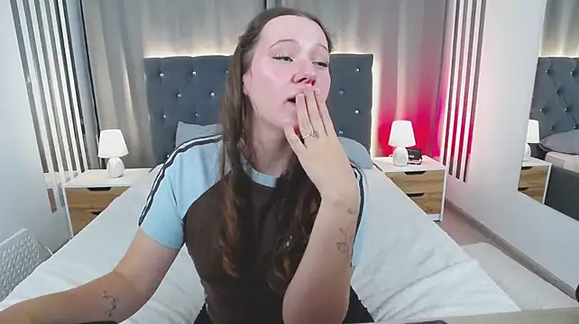 Chatroom XXX en direct de AliceBrook_