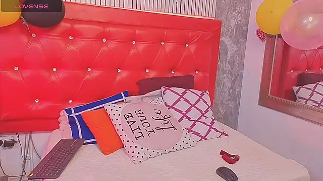 XXX chat uživo modela pia__diamond
