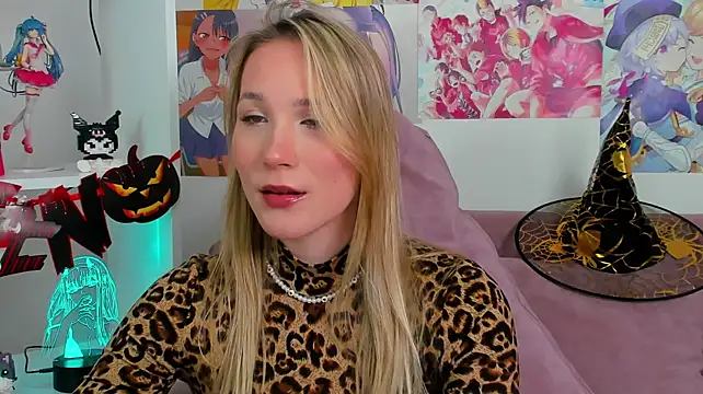 ElaraVoltage's Live XXX Chat