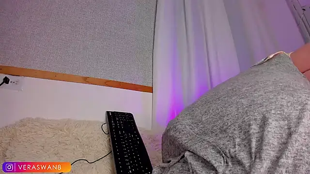 Chat +18 de VeraSwan1 ao vivo