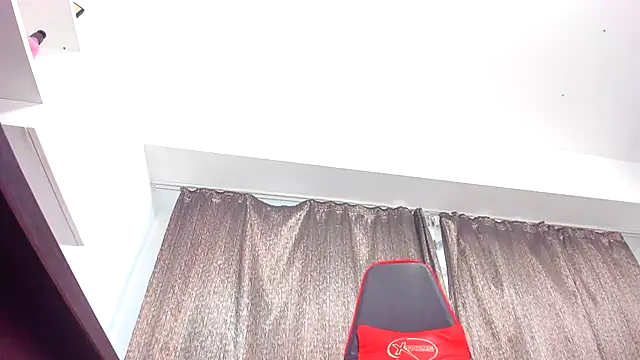 EmmaStward Adlı Modelin Canlı XXX Sohbeti