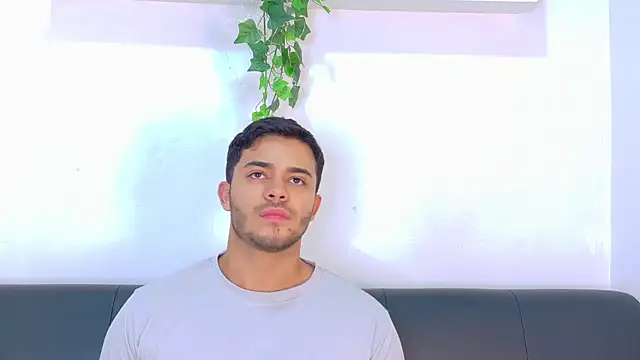Онлайн чат XXX TylerWest_