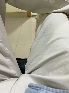 Mumbai_Stripper's Live XXX Chat