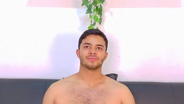 Chatroom XXX en direct de TylerWest_
