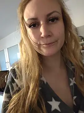 SweetGermanGoddess' Live XXX Chat