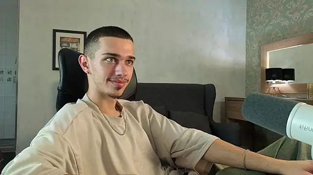 XXX chat uživo modela KaydenDrew