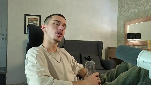 XXX chat uživo modela KaydenDrew