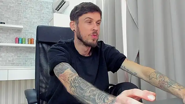 XXX chat uživo modela JonahShaw