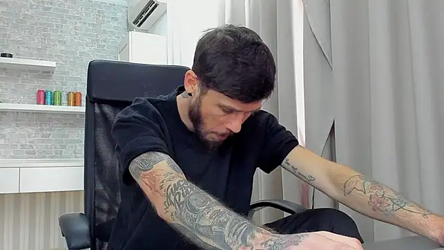 JonahShaw Adlı Modelin Canlı XXX Sohbeti
