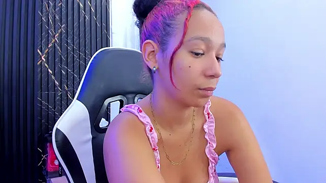 chloe_iraide Adlı Modelin Canlı XXX Sohbeti