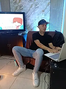 HannibalLester Live XXX-Chat
