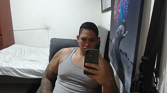 coltonmassiff Chat XXX in diretta