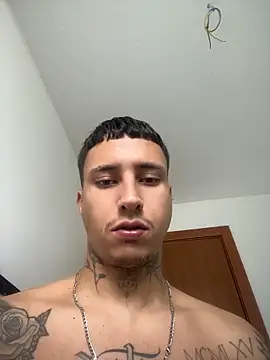 Chat +18 de Ttinho ao vivo