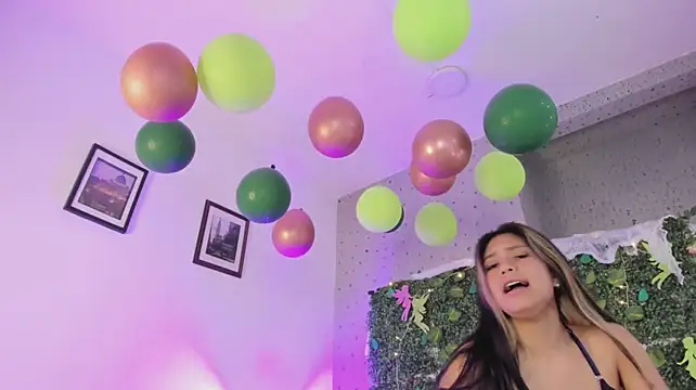Show de DamelisGrey na webcam