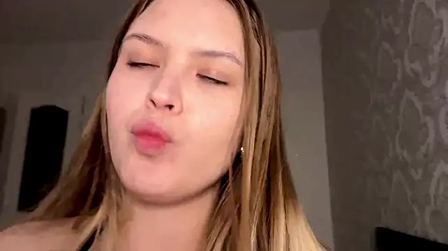 XXX chat uživo modela HortensiaHall