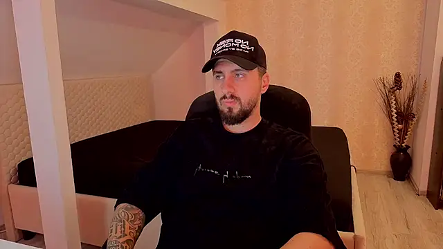 Czat XXX na żywo – LoganStroud