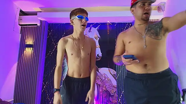 The_Boy_King_ Adlı Modelin Canlı XXX Sohbeti